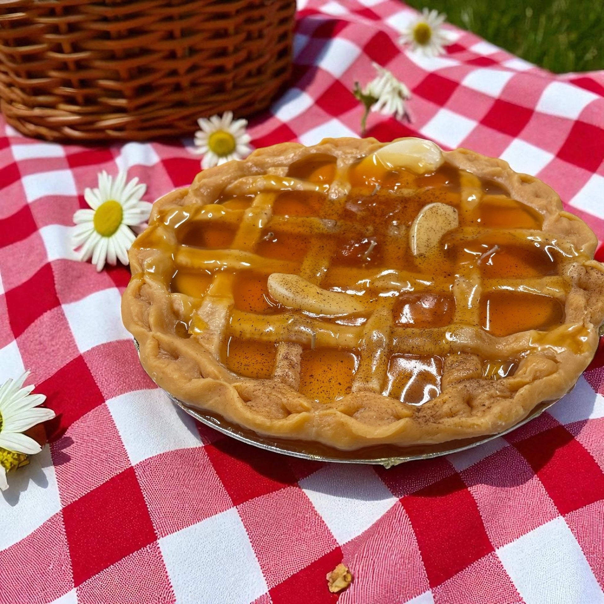 9" Amish Apple Pie Candle - Turtle Creek Candle Shop
