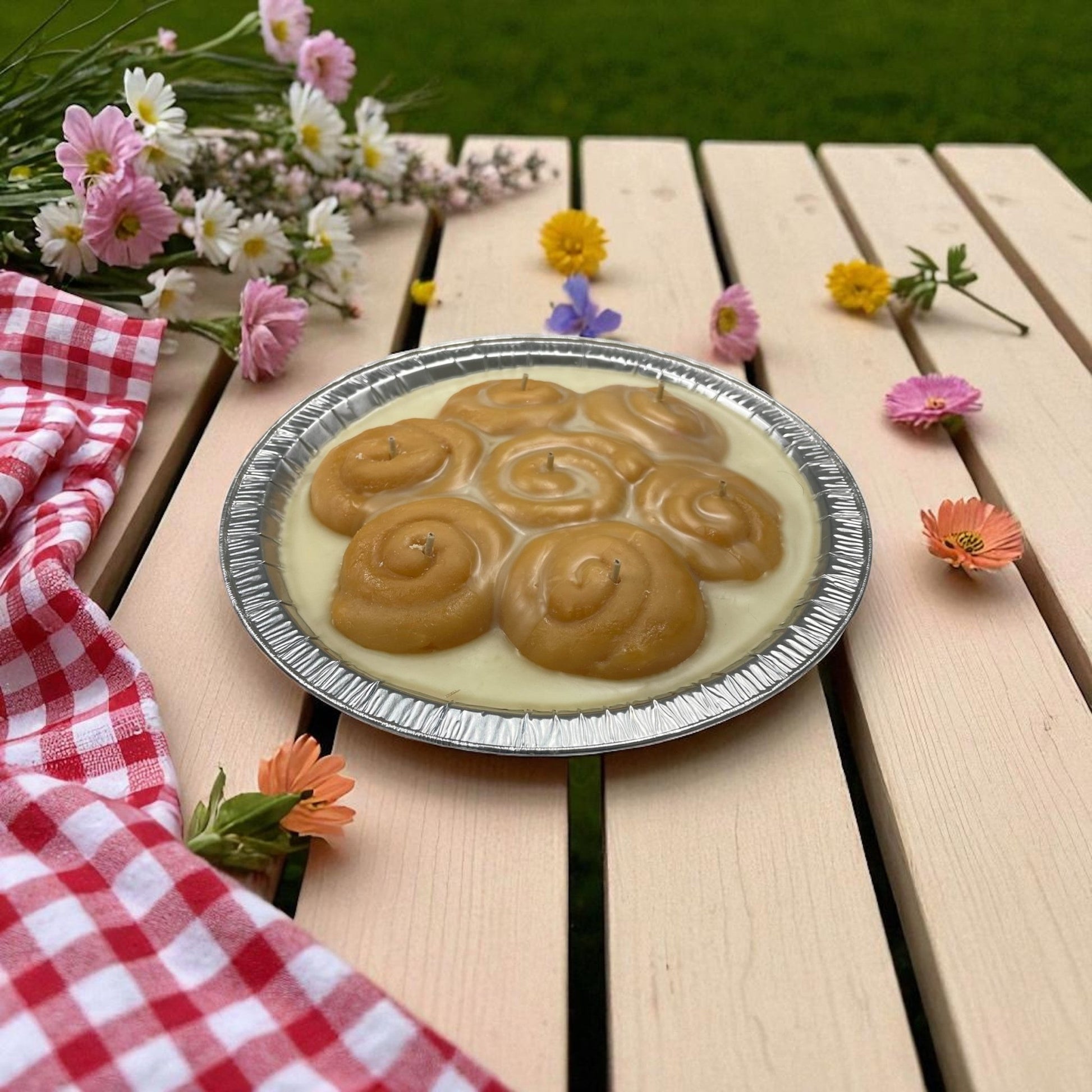 9" Great Lakes Cinnamon Roll Candle - Turtle Creek Candle Shop