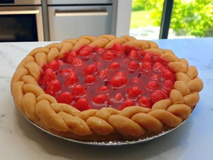 9" Holland Strawberry Festival Pie Candle - Turtle Creek Candle Shop